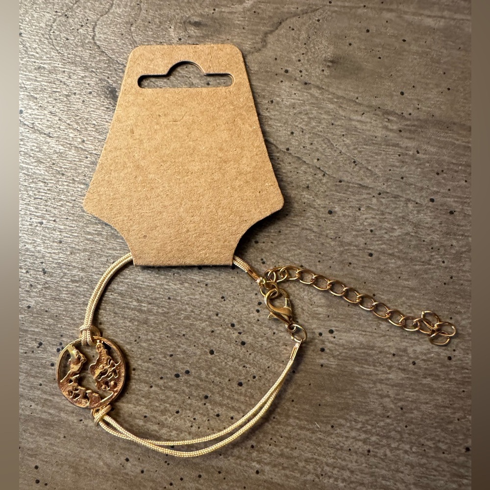 Elegant Gold Tone Bracelet with Abstract Charm